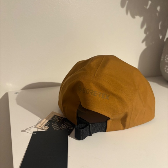 Arc’teryx Gore 5 Panel Cap GTX Gore-tex Orange Yukon Adjustable one size NEW - Picture 2 of 6